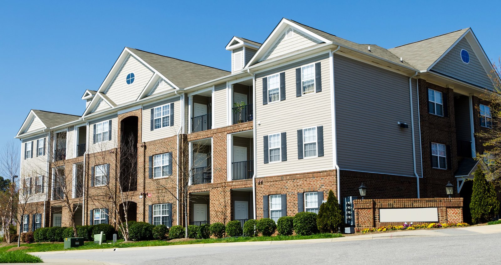 Multifamily Apartment Building Multifamily Apartment Building